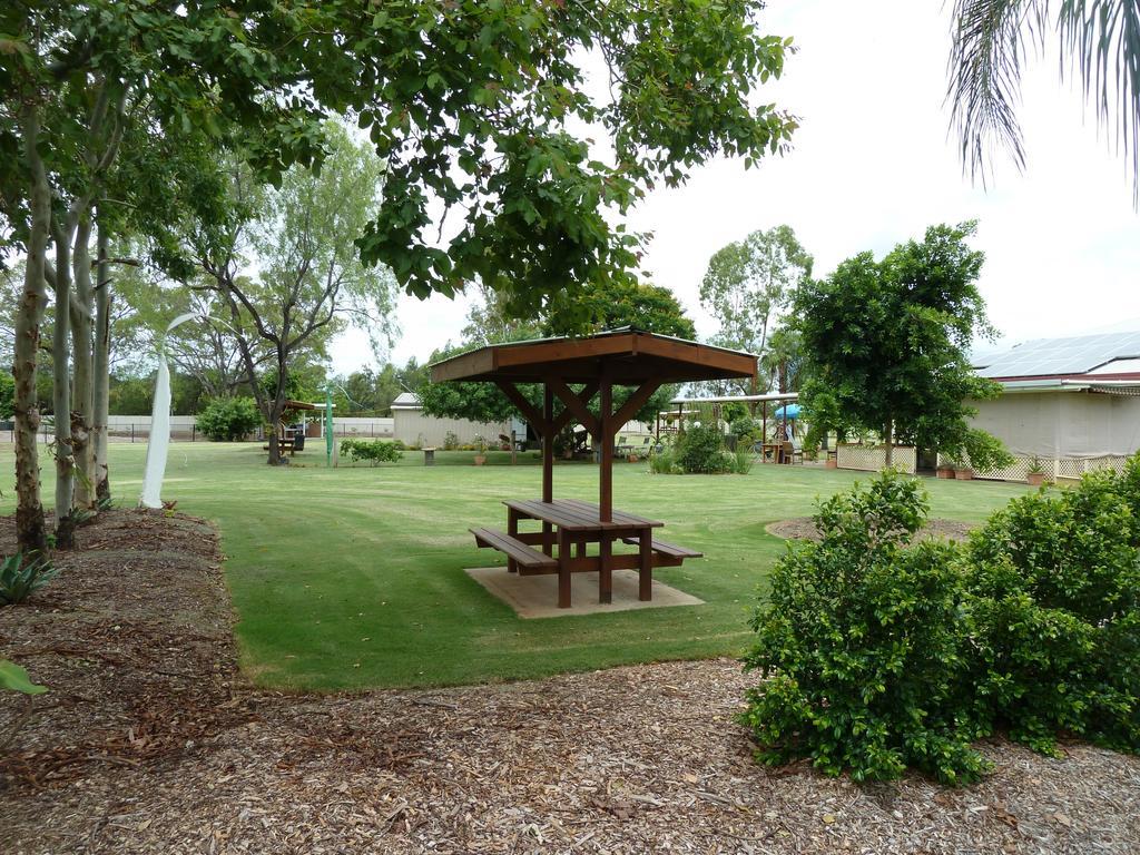 Chinchilla Tourist Park Hotel Ngoại thất bức ảnh
