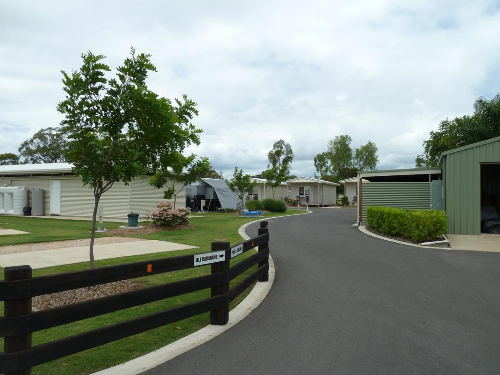 Chinchilla Tourist Park Hotel Ngoại thất bức ảnh